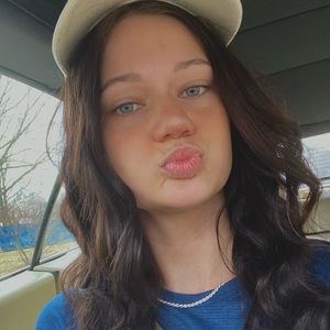 Meet your Posher, Constance